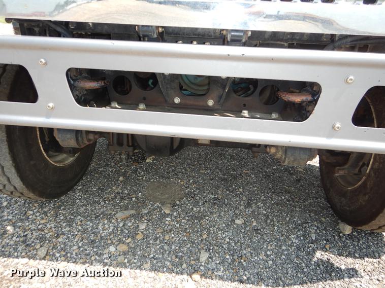 image for item DE1764 2006 International 7300 bucket truck