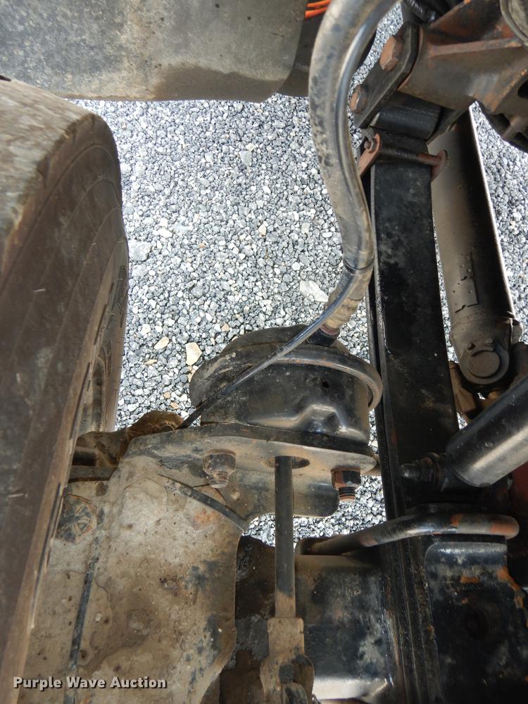 image for item DE1764 2006 International 7300 bucket truck