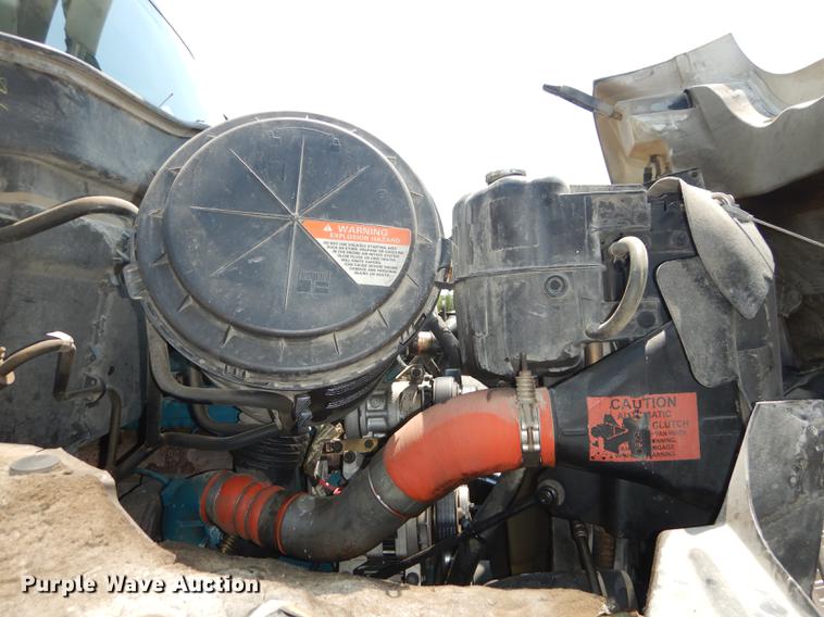 image for item DE1764 2006 International 7300 bucket truck