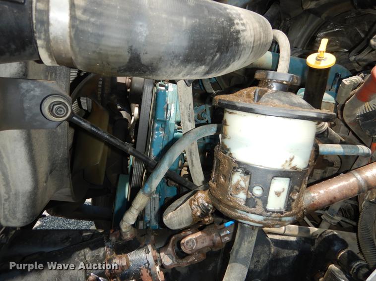 image for item DE1764 2006 International 7300 bucket truck