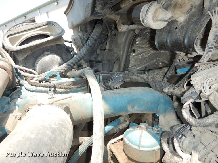 image for item DE1764 2006 International 7300 bucket truck