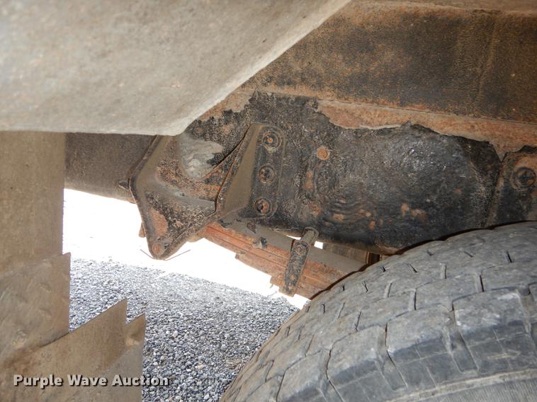 image for item DE1764 2006 International 7300 bucket truck