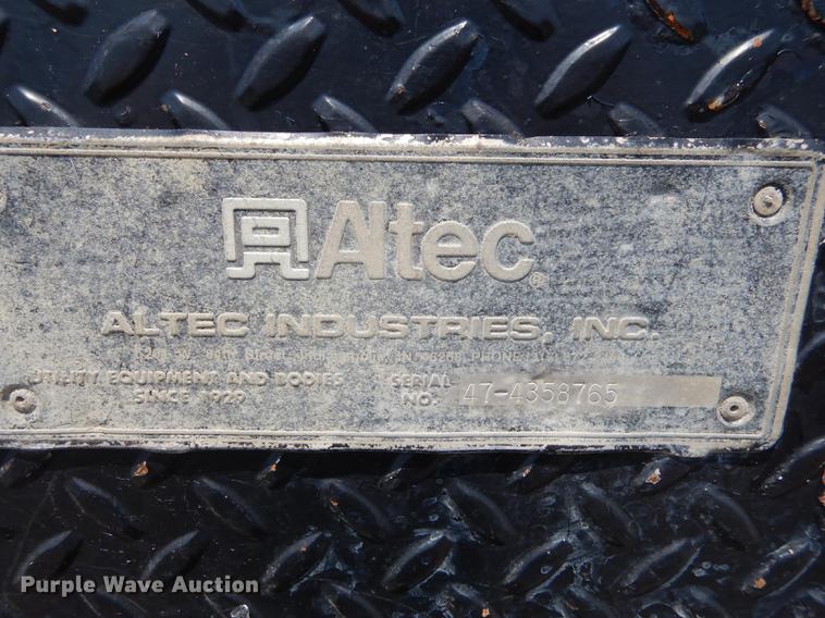 image for item DE1764 2006 International 7300 bucket truck