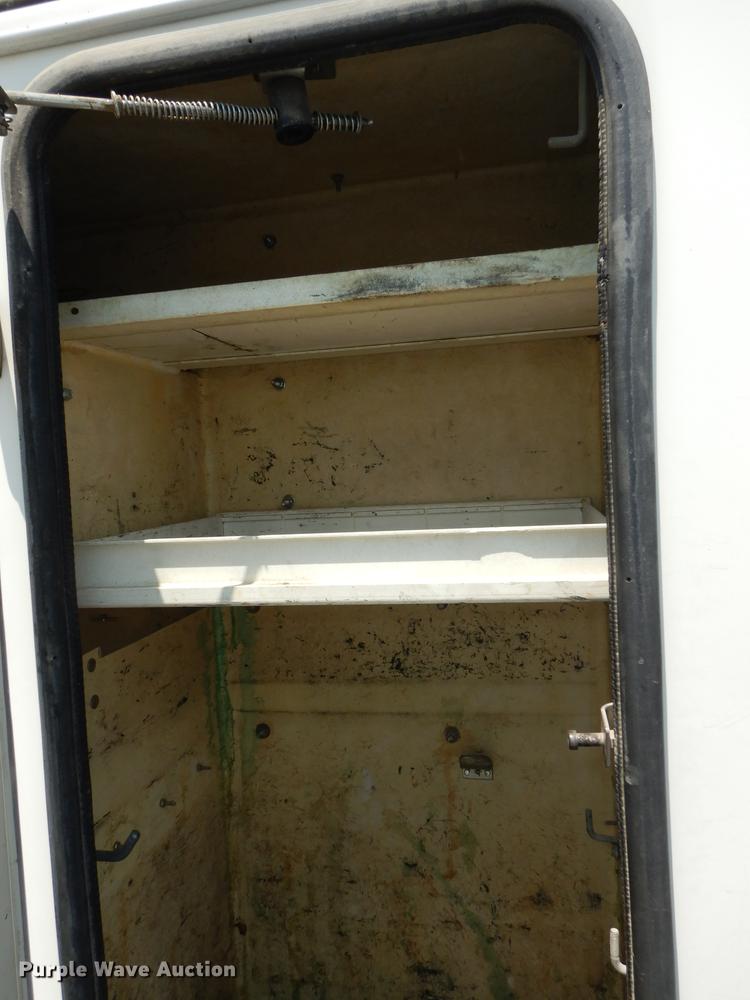 image for item DE1764 2006 International 7300 bucket truck