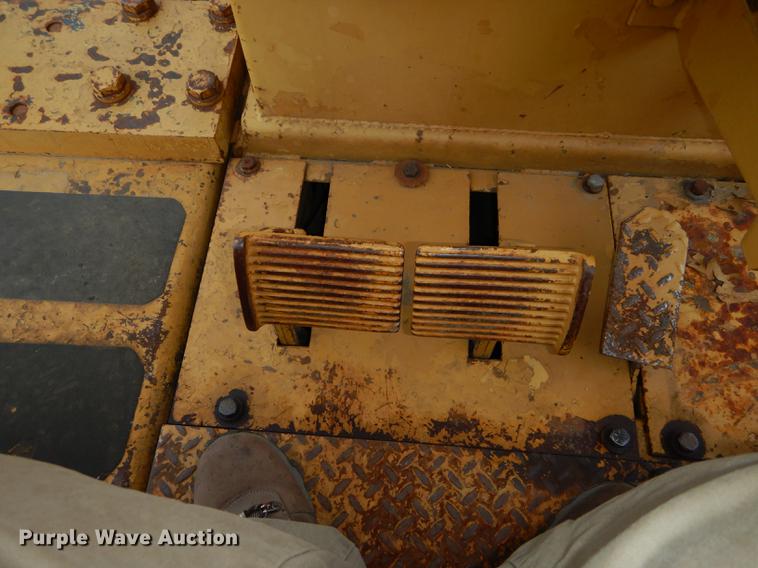 image for item DE1765 1981 Fiat-Allis 16B dozer