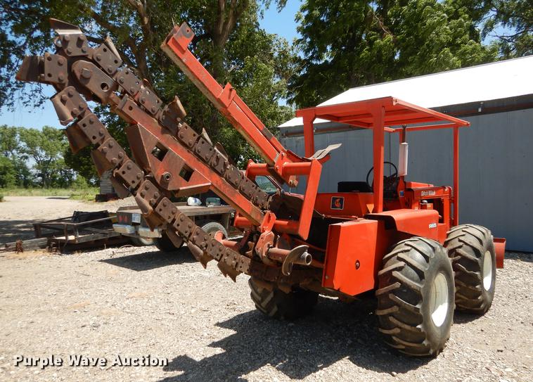 image for item DE1766 Ditch Witch R65 trencher