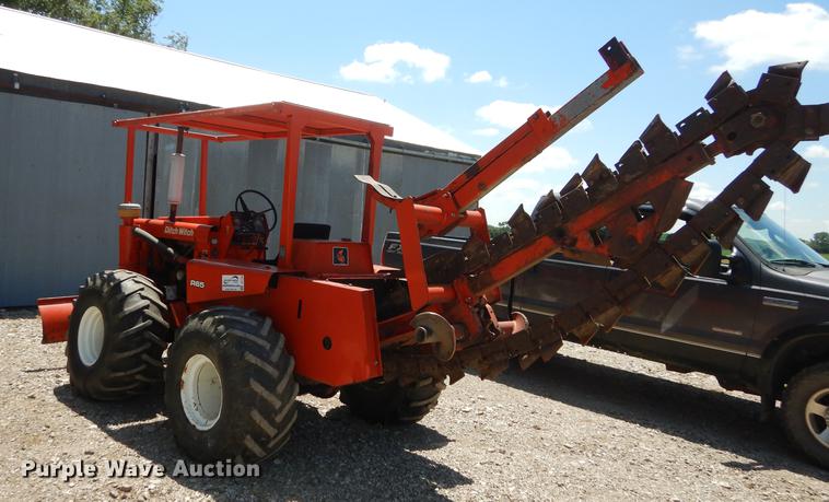 image for item DE1766 Ditch Witch R65 trencher