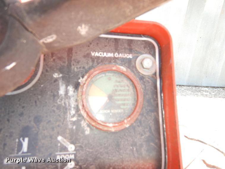 image for item DE1766 Ditch Witch R65 trencher