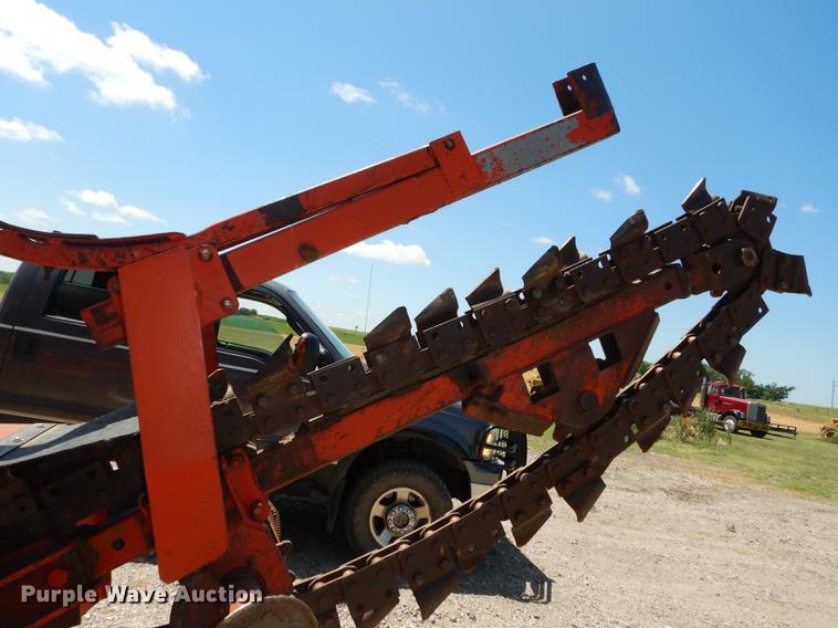 image for item DE1766 Ditch Witch R65 trencher