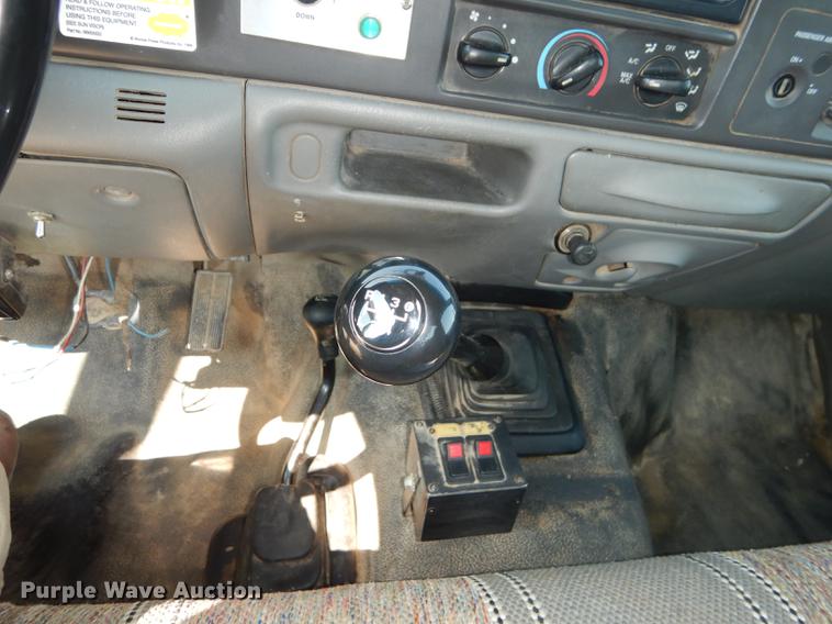 image for item DE1797 2002 Ford F550 Super Duty XL bucket truck