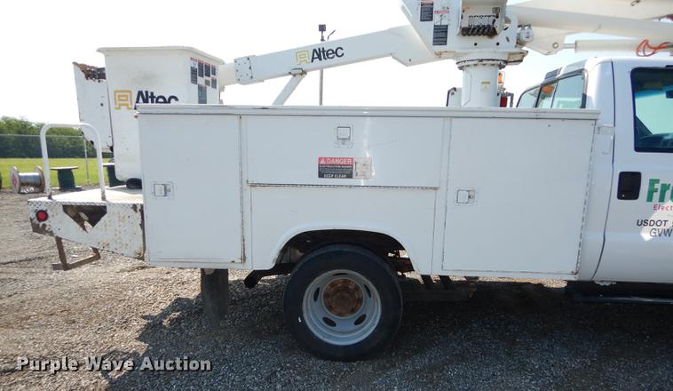 image for item DE1797 2002 Ford F550 Super Duty XL bucket truck