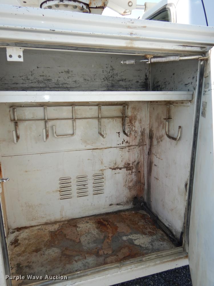 image for item DE1797 2002 Ford F550 Super Duty XL bucket truck