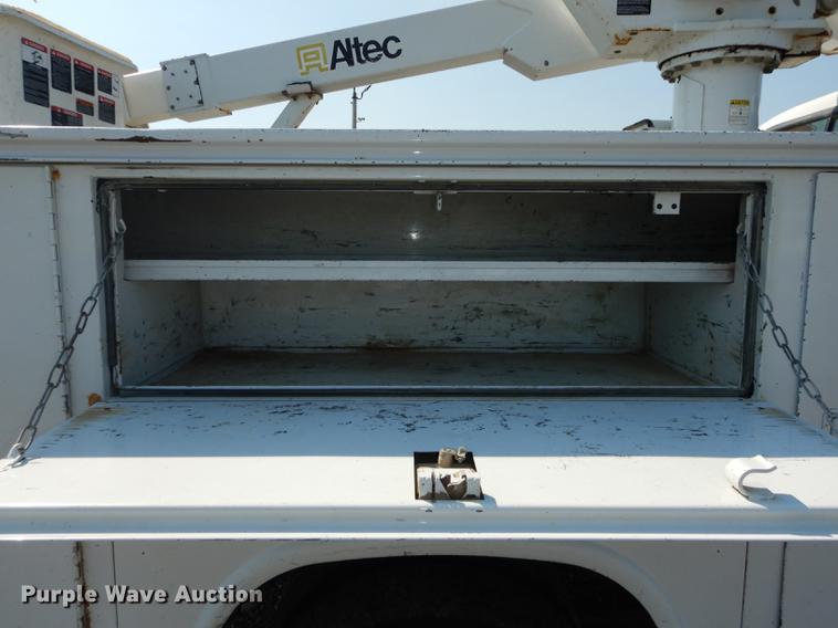 image for item DE1797 2002 Ford F550 Super Duty XL bucket truck