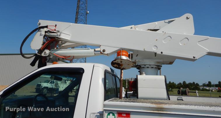 image for item DE1797 2002 Ford F550 Super Duty XL bucket truck