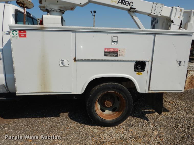 image for item DE1797 2002 Ford F550 Super Duty XL bucket truck