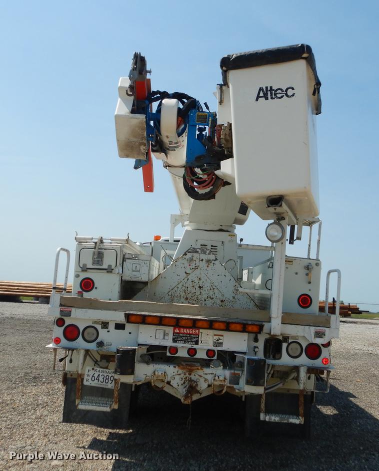 image for item DE1800 1999 GMC C7500 bucket truck