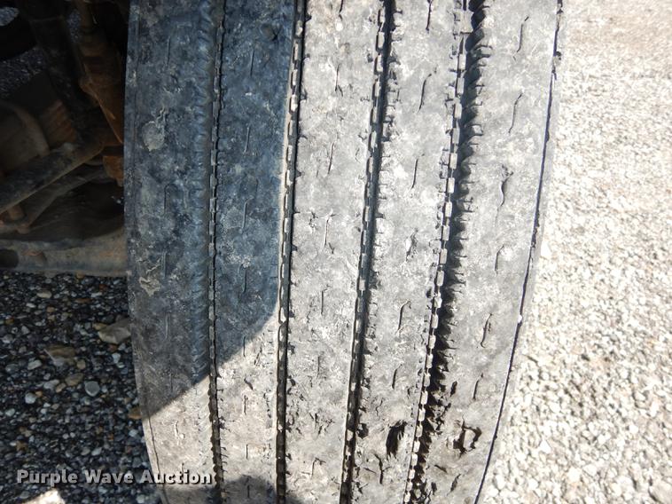 image for item DE1800 1999 GMC C7500 bucket truck