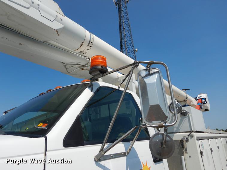 image for item DE1800 1999 GMC C7500 bucket truck