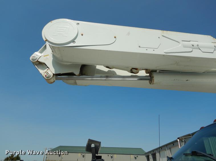 image for item DE1800 1999 GMC C7500 bucket truck