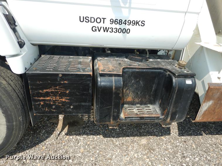 image for item DE1800 1999 GMC C7500 bucket truck