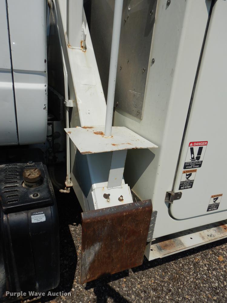 image for item DE1800 1999 GMC C7500 bucket truck