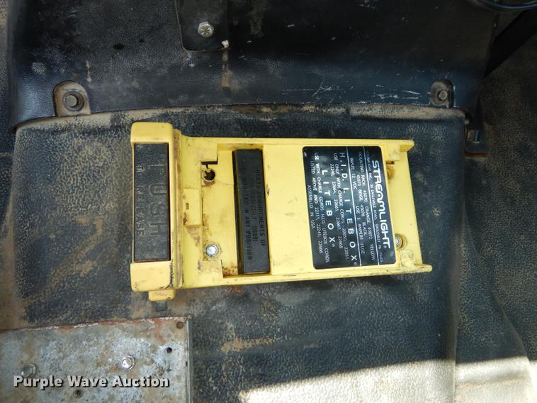 image for item DE1800 1999 GMC C7500 bucket truck