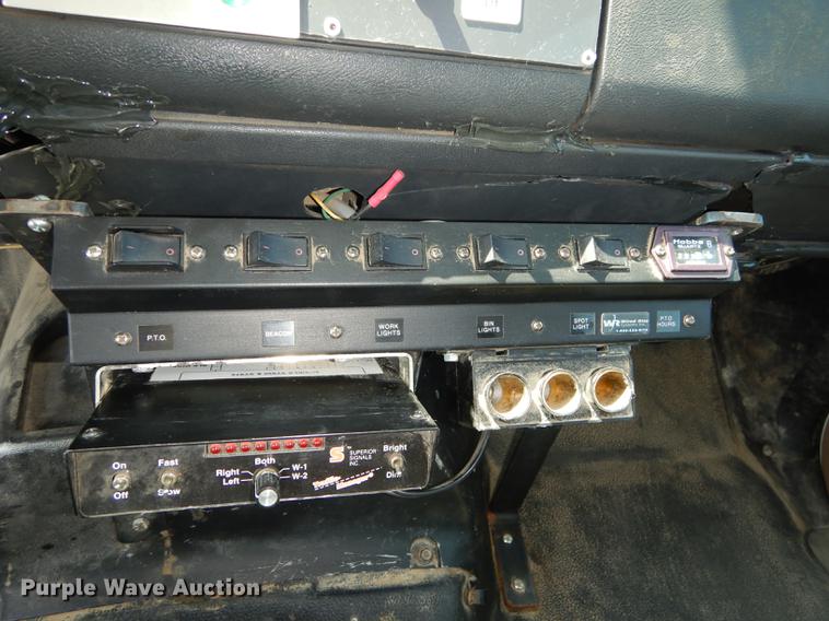 image for item DE1800 1999 GMC C7500 bucket truck