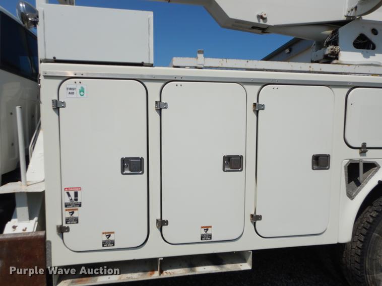 image for item DE1800 1999 GMC C7500 bucket truck