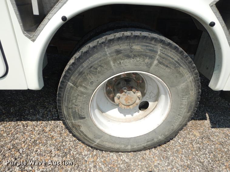 image for item DE1800 1999 GMC C7500 bucket truck