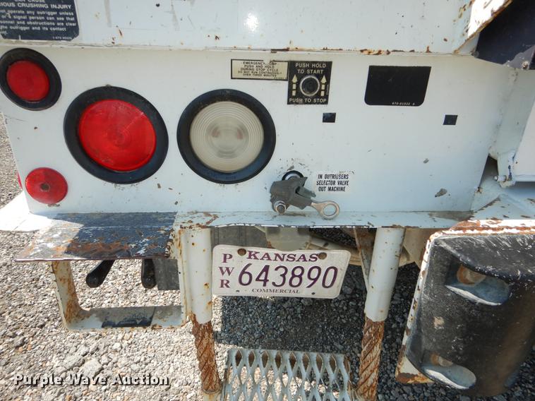 image for item DE1800 1999 GMC C7500 bucket truck