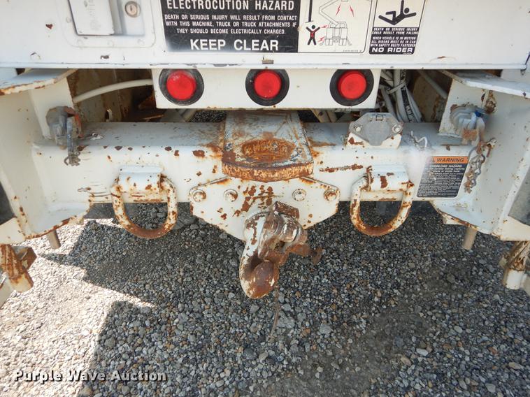 image for item DE1800 1999 GMC C7500 bucket truck