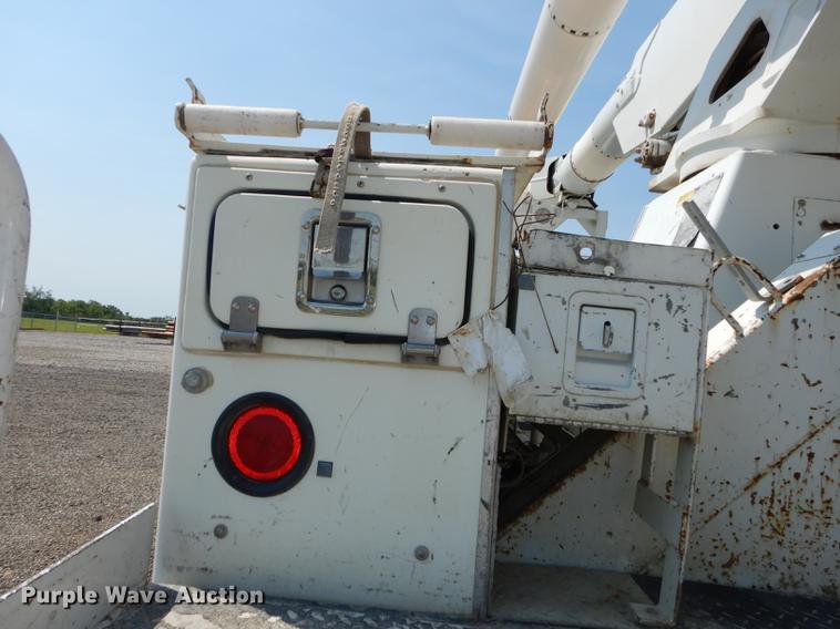 image for item DE1800 1999 GMC C7500 bucket truck