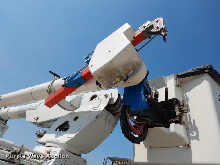 image for item DE1800 1999 GMC C7500 bucket truck