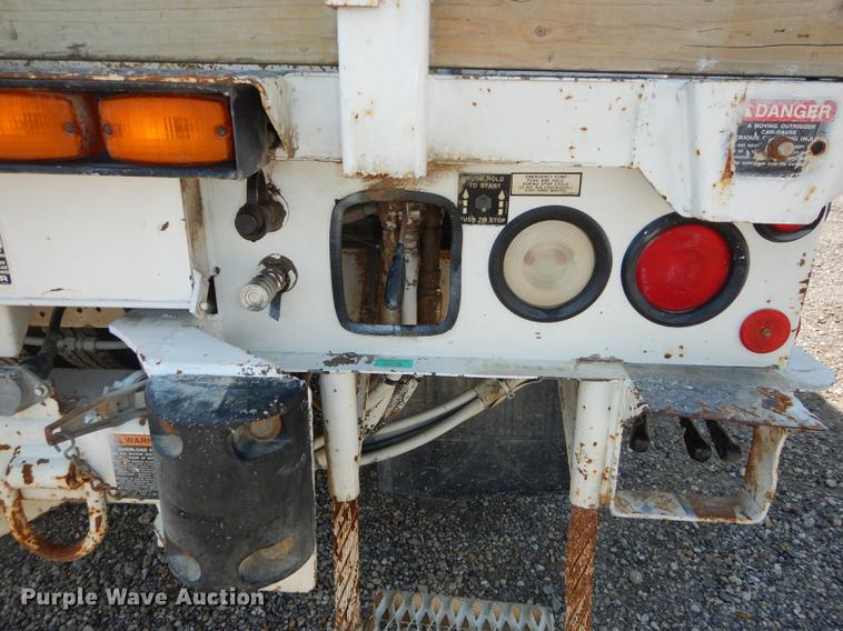 image for item DE1800 1999 GMC C7500 bucket truck