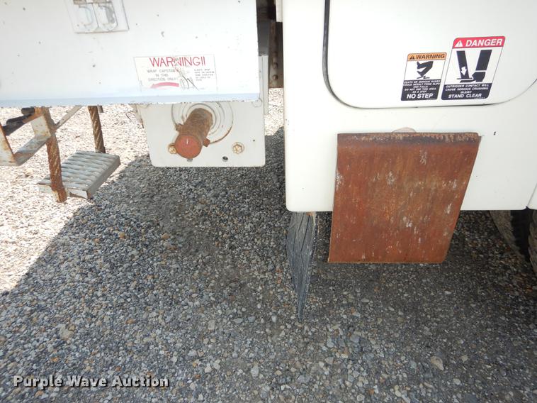 image for item DE1800 1999 GMC C7500 bucket truck