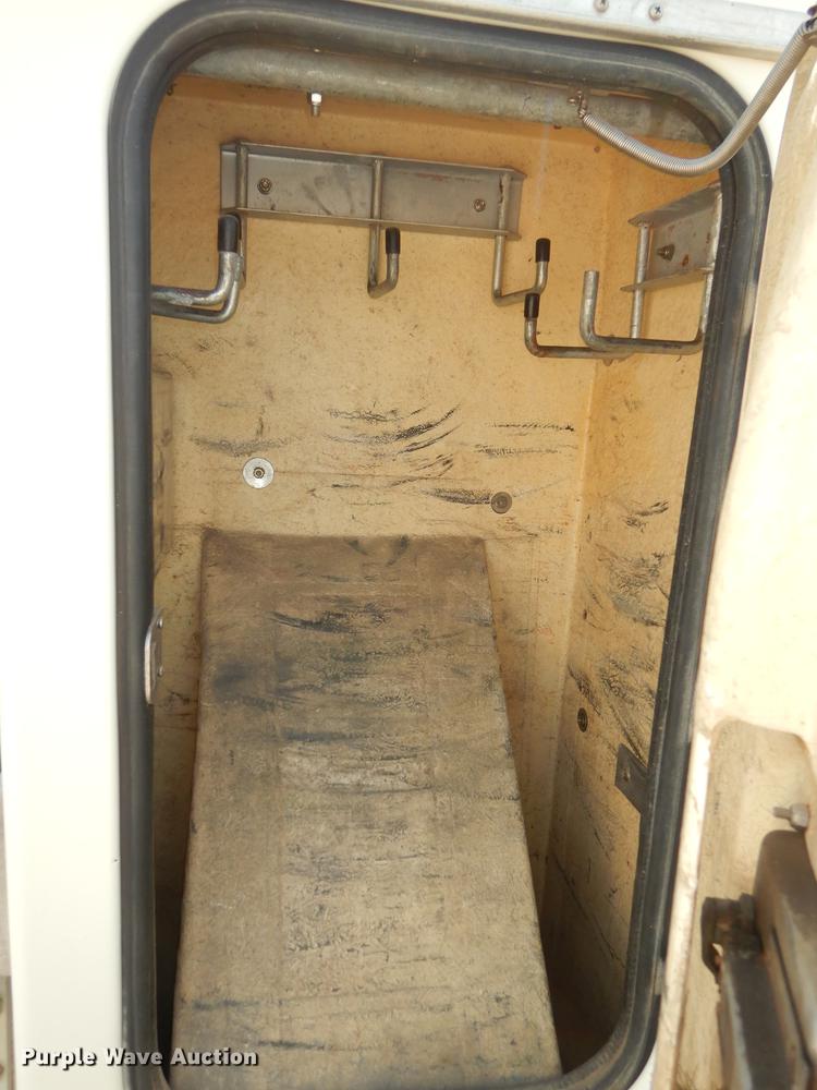 image for item DE1800 1999 GMC C7500 bucket truck