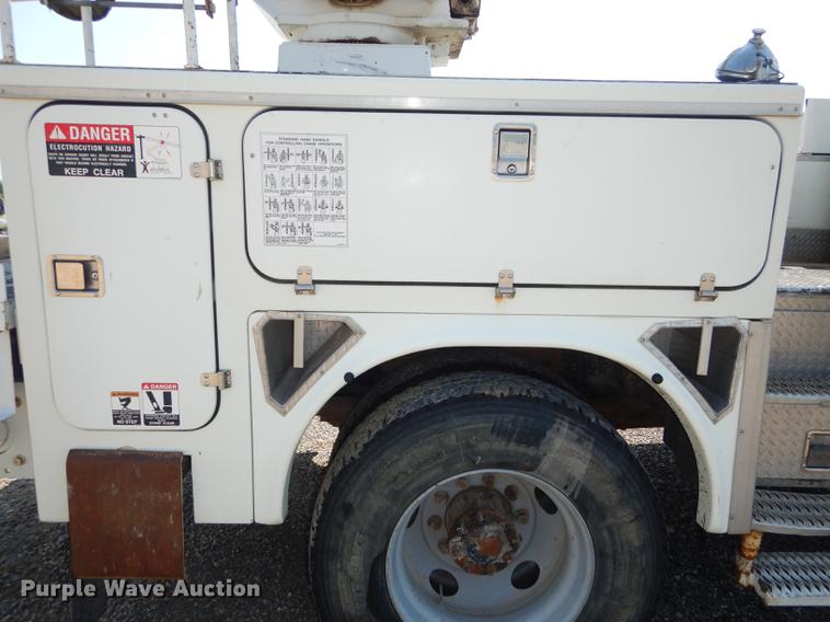 image for item DE1800 1999 GMC C7500 bucket truck