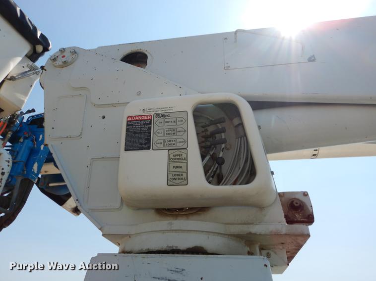 image for item DE1800 1999 GMC C7500 bucket truck