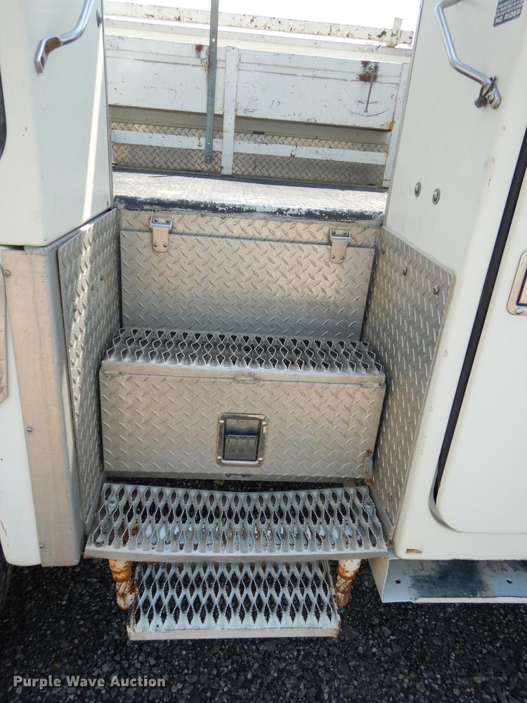 image for item DE1800 1999 GMC C7500 bucket truck