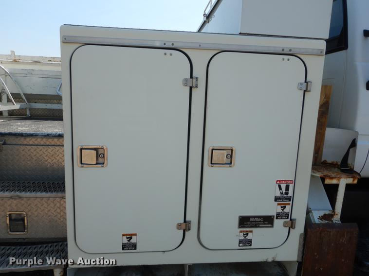 image for item DE1800 1999 GMC C7500 bucket truck