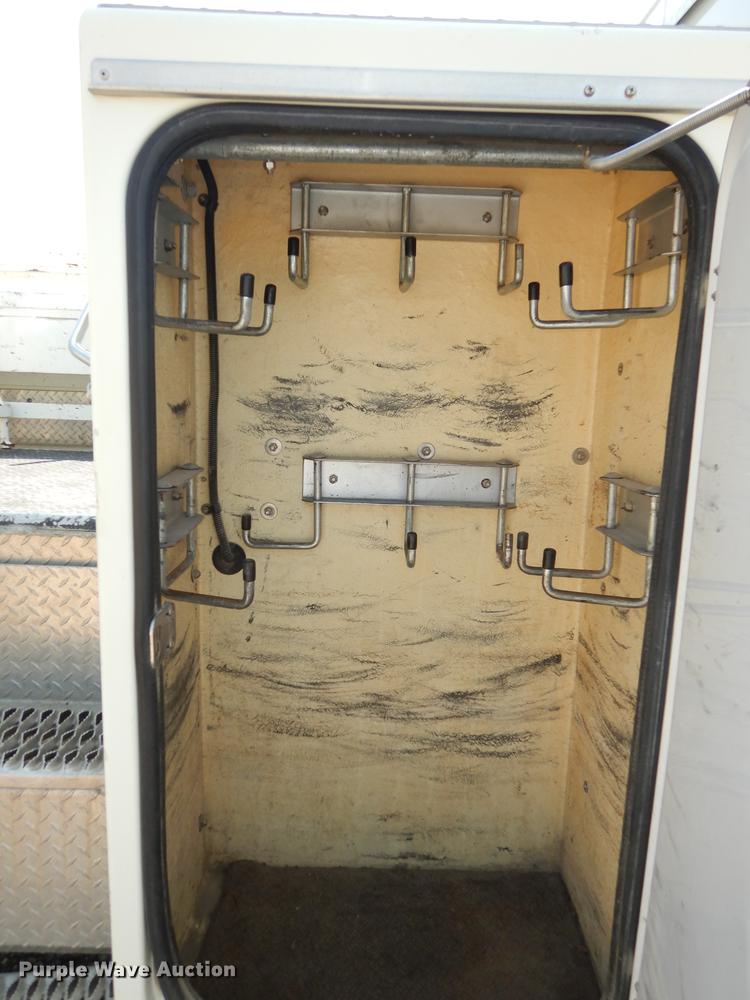 image for item DE1800 1999 GMC C7500 bucket truck