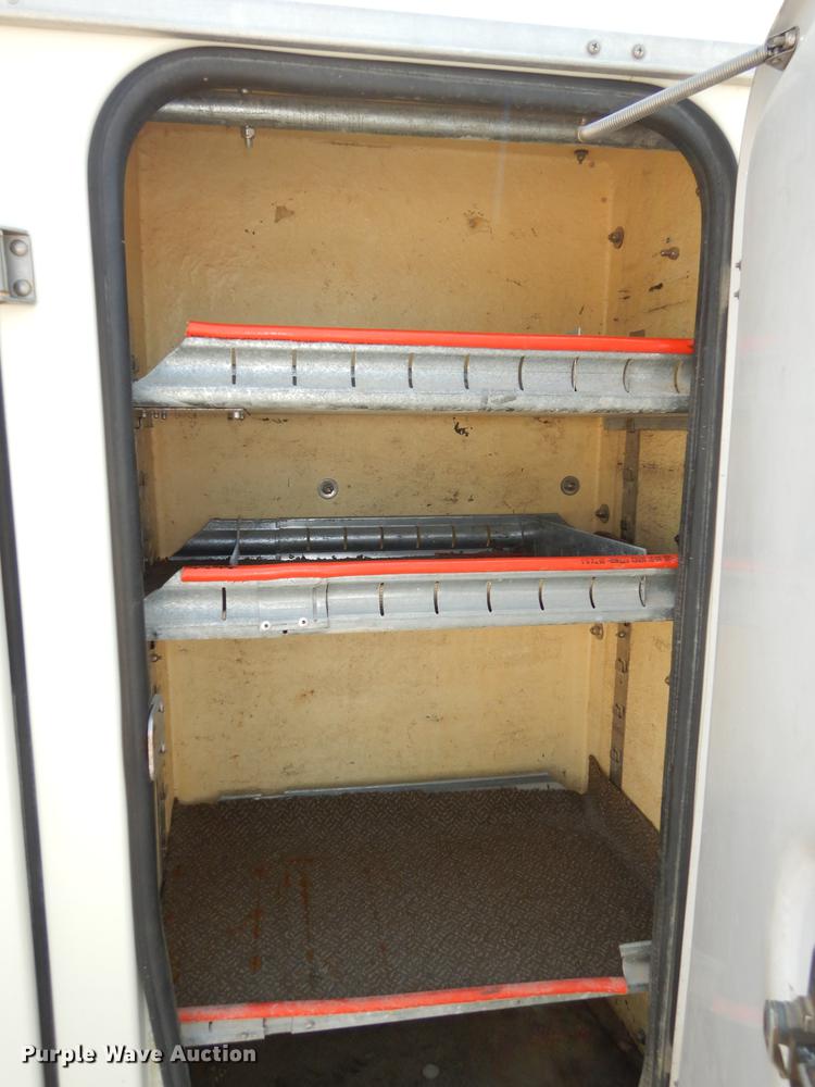 image for item DE1800 1999 GMC C7500 bucket truck