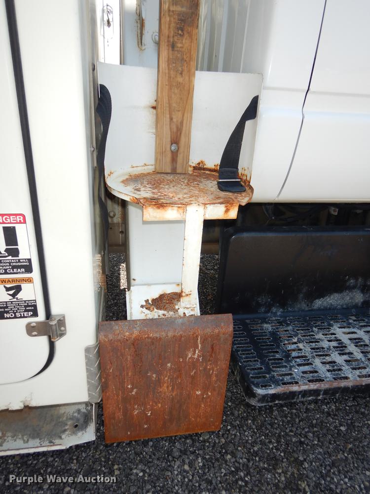 image for item DE1800 1999 GMC C7500 bucket truck