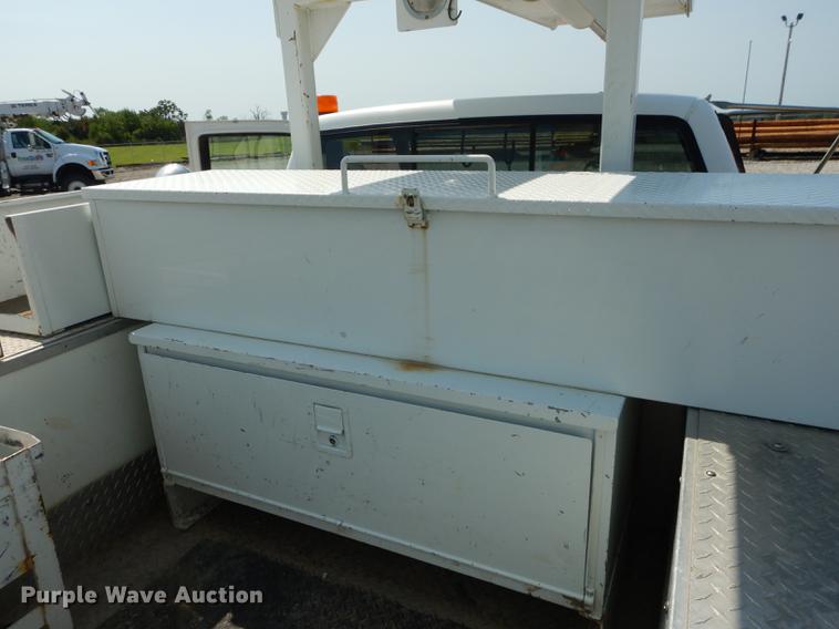 image for item DE1800 1999 GMC C7500 bucket truck