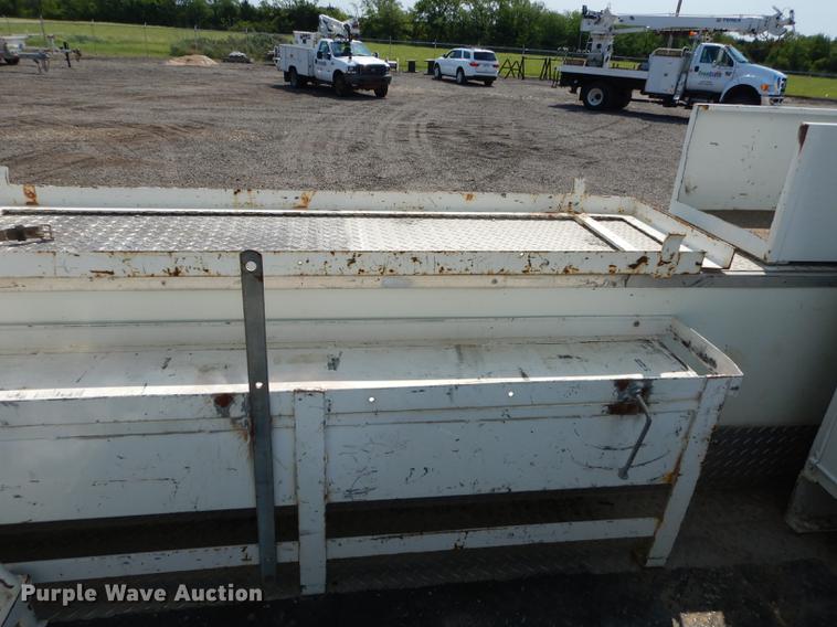 image for item DE1800 1999 GMC C7500 bucket truck