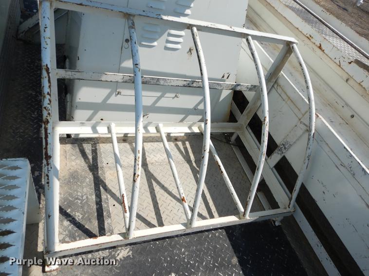 image for item DE1800 1999 GMC C7500 bucket truck