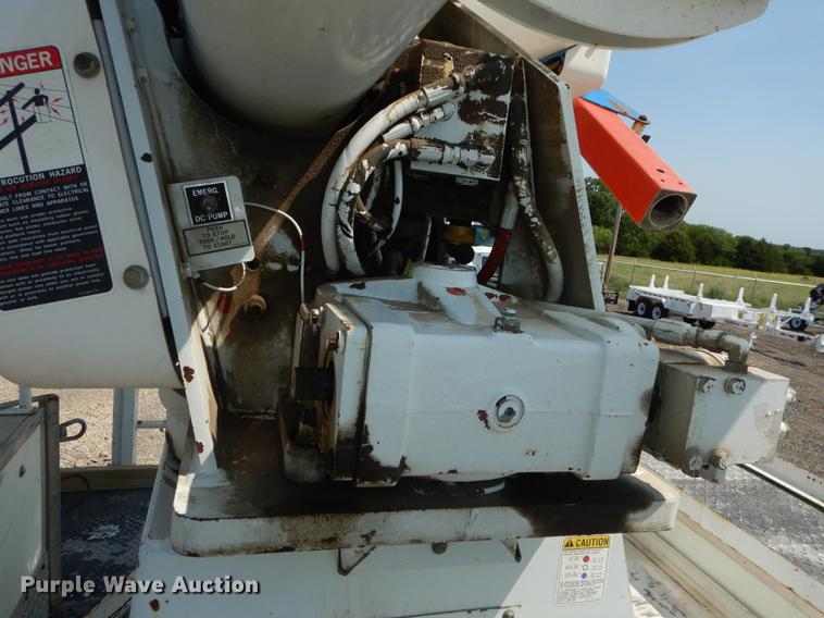 image for item DE1800 1999 GMC C7500 bucket truck