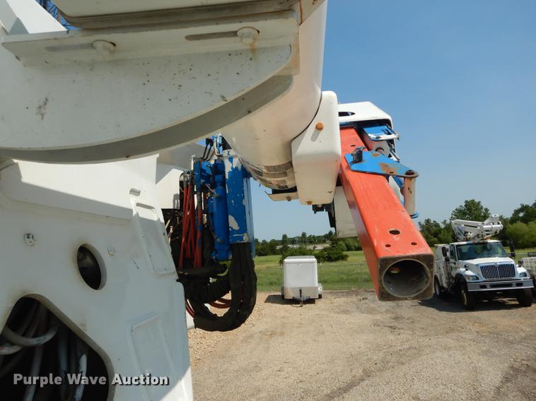 image for item DE1800 1999 GMC C7500 bucket truck