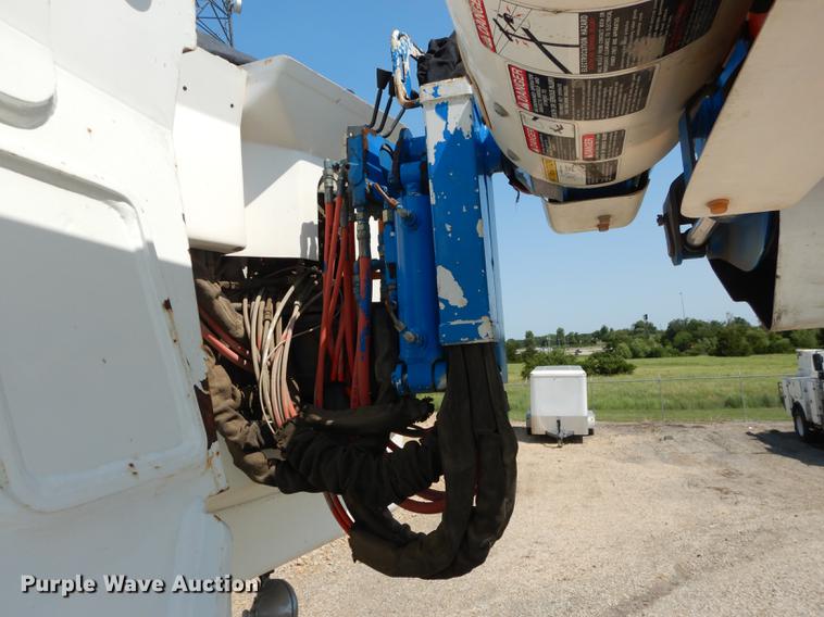 image for item DE1800 1999 GMC C7500 bucket truck