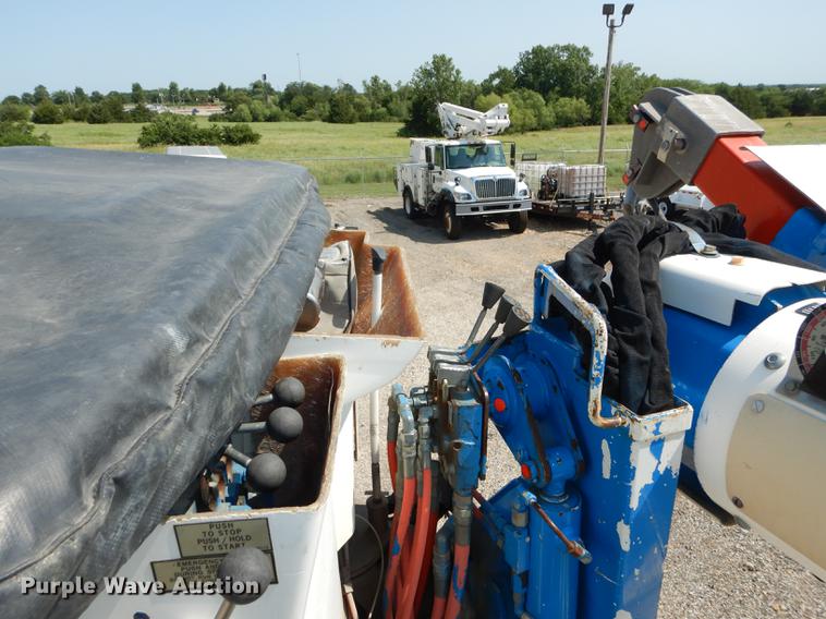 image for item DE1800 1999 GMC C7500 bucket truck